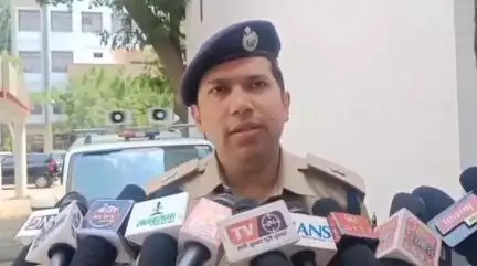 घाटीगांव: मोहना: पत्नी को चाकू मारने वाले आरोपी को पुलिस ने पकड़ा