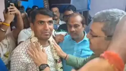 শ্রীরামপুর-উত্তরপাড়া: হুগলির রিষড়ায় বিএসএফ জওয়ান পূর্ণম কুমার সাউ এর বাড়িতে শ্রীরামপুরের সাংসদ