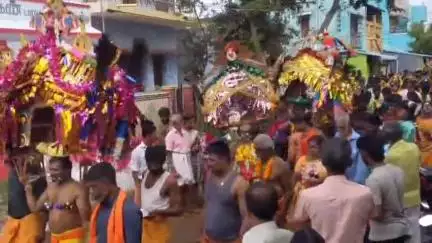 நிலக்கோட்டை: பழைய வத்தலக்குண்டு அருகே ஸ்ரீ மகா பரமேஸ்வரி மாரியம்மன் கோவில் தேரோட்டம் ஏராளமான பக்தர்கள் பங்கேற்று சாமி தரிசனம் செய்தனர்