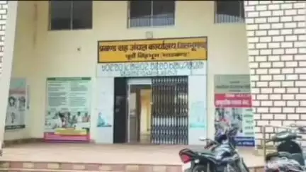 धालभूमगढ़: विशिष्ट अनुभाजन अधिकारी राहुल आनंद ने कोकपाड़ा पहुंचकर किया निरीक्षण