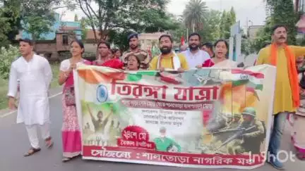 শালতোড়া: ভারতীয় সেনাবাহিনীদের প্রতি শ্রদ্ধা ও অভিনন্দন জানিয়ে শালতোড়া মন্ডল বিজেপির তরফে তিরঙ্গা যাত্রা বের করা হল শালতোড়ায়