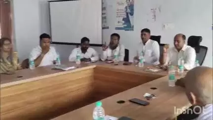 तिसरी: प्रखंड कार्यालय के सभागार में राशन कार्ड धारकों को जून में तीन महीने का राशन वितरण को लेकर बैठक की गई