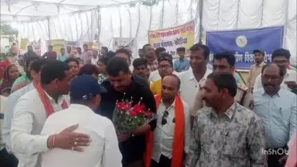 बेलतरा विधानसभा क्षेत्र के विधायक सुशांत शुक्ला ने ग्राम कौड़िया के समाधान शिविर में शिरकत की, सुनी लोगों की समस्याएं