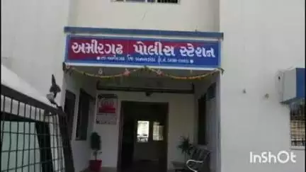 અમીરગઢ: અમીરગઢના ઝાલરા કરજા ગામે ઘરમાંથી 65 હજાર રૂપિયાની મત્તાની થઈ ચોરી.