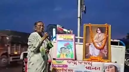সুতি ২: সাজুর মোড়ে মুর্শিদাবাদ জেলার বুদ্ধিজীবী  মঞ্চের পক্ষথেকে নজরুল ইসলামের জন্মজয়ন্তী পালন করা হয়