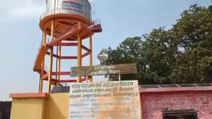 खजनी: विकासखंड बेलघाट ब्लॉक के लखुआपाकड़ में 8 महीने से नल कनेक्शन है बेकार, पाइप लाइन लीकेज से ग्रामीण परेशान
#jansamasya