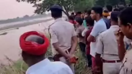 दरौली: डुमरहर गांव के पास सरयू नदी में वृद्ध डूबे, खोजबीन जारी