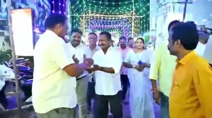 మొగలికుదురులో జాతరలో స్టెప్పులు వేసిన ఎమ్మెల్యే గిడ్డి సత్యనారాయణ, సోషల్ మీడియాలో వీడియోలు #viral