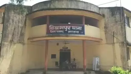 बिश्रामपुर: खुटिसोत नदी के पास मोटरसाइकिल सवार तीन अपराधियों ने पिस्तौल दिखाकर युवक से अपाची व कैमरा लूटा