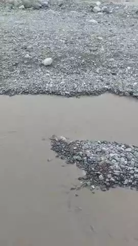 कुछ घंटे की बारिश में गोला नदी में आया पानी को