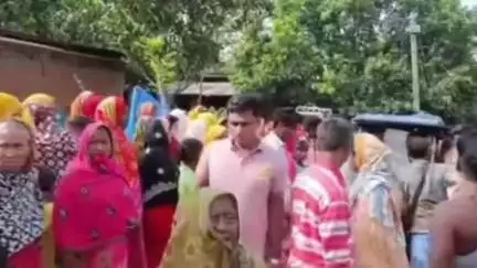 সাগরদিঘি: গলায় ফাঁস লাগিয়ে আত্মঘাতী যুবক শোকের ছায়া সাগরদিঘী ব্লকের  কাবিলপুর অঞ্চলের টিকটিকি পাড়ায়