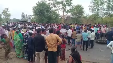 तिरोड़ी: सावरी में भीषण सड़क हादसे में डंपर की चपेट में आने से दो लोगों की मौके पर दर्दनाक मौत