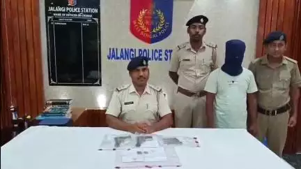 জলঙ্গি: বাংলাদেশে পাচারের আগেই জলঙ্গি সীমান্ত বটতলা এলাকায় আগ্নেয়াস্ত্র গুলি, ম্যাগাজিন সহ গ্রেফতার ১ যুবক
