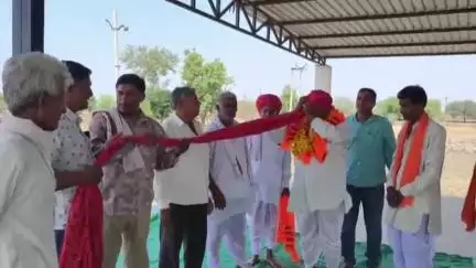 बेगुं: धाकड़ महासभा के जिलाध्यक्ष शंभू लाल धाकड़ का सामूहिक विवाह सम्मेलन कमेटी द्वारा ठुकराई चौराहे पर किया गया स्वागत