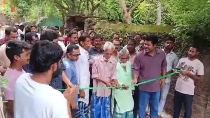 নওদা: নওদায় তৃণমূল কংগ্রেসের উদ্যোগে পাটিকাবাড়ীর বানক পাড়ায় ঢালাই রাস্তার উদ্বোধন করেন ব্লক সভাপতি