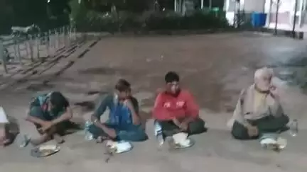 सोहागपुर: राम रहीम रोटी बैंक NGO द्वारा प्रतिदिन जरूरतमंद,गरीबों को नि:शुल्क कराए जाते हैं तरो ताजा, गरमा गरम भोजन।