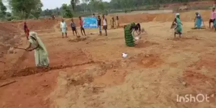 गोहपारु: गंगा संवर्धन अभियान के तहत गोहपारू जनपद पंचायत के महरोई गांव में नवीन तालाब का निर्माण कार्य किया गया