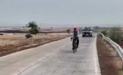 बहादुरपुर: मुंगावली: साइकिल चलाकर करीला धाम पहुंचे ज़िला कलेक्टर, मंदिर परिसर में सीता रसोई शुरू करने के दिए निर्देश