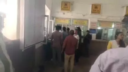 मारवाड़ जंक्शन: मारवाड़ जंक्शन रेलवे स्टेशन की आरक्षण खिड़की पर टिकट दलाली को लेकर सामाजिक संगठनों और नगरवासियों ने जताया आक्रोश