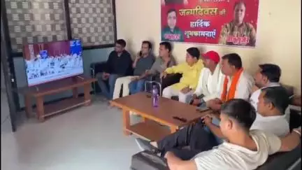 गंगापुर: गंगापुर सिटी के ईदगाह मोड़ स्थित सभापति निवास पर भाजपाई ने सुना 'मन की बात' कार्यक्रम