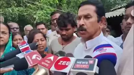 পাঁশকুড়া: সরকারের চামচাগিরি করলে সরকার টিকবে না, গোঁসাইবেড় গ্রামে মৃত শিশুর বাড়িতে গিয়ে IC-কে কটাক্ষ প্রদেশ কংগ্রেস সভাপতির