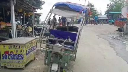 ইটাহার: ইটাহারের রাজবাড়ি গেট এলাকায় পরপর দুটি টোটো ও একটি বাইকে ধাক্কা গাড়ির, আহত এক টোটো চালক
