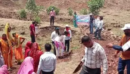 बिछुआ: ग्राम पिपरिया कला में जल संरक्षण के लिए जल संगोष्ठी और श्रमदान का आयोजन