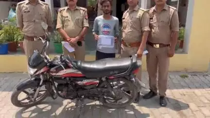 रुधौली: रुधौली थाने की पुलिस ने 24 घंटे के अंदर चोरी की गई मोटरसाइकिल के साथ अभियुक्त को किया गिरफ्तार