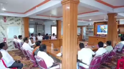 ଗୋପାଳପୁର: ଗୋଳନ୍ଥରା ସ୍ଥିତ ବନ୍ଦେ ମାତରମ୍ ଭବନରେ ପ୍ରଧାନମନ୍ତ୍ରୀଙ୍କ ମନ୍ କି ବାତ୍ ସିଧା ପ୍ରସାରଣ କାର୍ଯ୍ୟକ୍ରମ,ଯୋଗଦେଲେ ମନ୍ତ୍ରୀ ବିଭୁତି ଭୂଷଣ ଜେନା