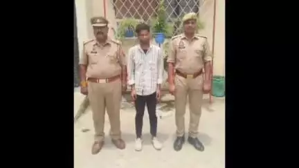हाटा: हाटा पुलिस ने अपहरण और दुष्कर्म के 2 मामलों में वांछित 2 अभियुक्तों को किया गिरफ्तार