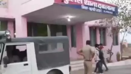 हिण्डोली: दबलाना पुलिस ने लूट की योजना बनाते दो आरोपियों को बालापुरा गांव से किया गिरफ्तार