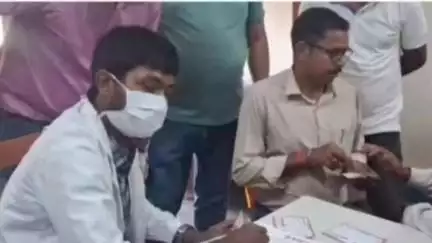 तोपचांची: एस जे ए एस सुपर स्पेशलिटी हॉस्पिटल द्वारा रेलवे हॉस्पिटल में स्वास्थ्य जांच शिविर का आयोजन किया गया