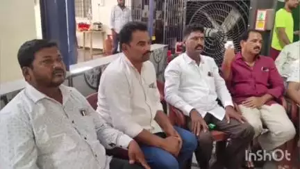 తిమ్మాపూర్ ఎల్ఎండీ కాలనీ: ఇందిరమ్మ ఇళ్ల లబ్ధిదారుల ఎంపికలో ఎలాంటి అవకతవకలు జరగలేదని కాంగ్రెస్ మండల శాఖ ఆధ్వర్యంలో సమావేశం