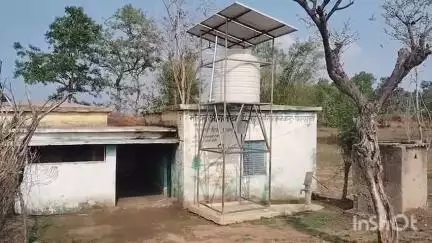 मनिका: परसही में आंगनबाड़ी केंद्र के पास लगी सोलर जलमीनार 3 वर्षों से खराब, ग्रामीण परेशान #jansamasya