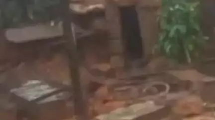 ಪುತ್ತೂರು: ಪಟ್ಟಣದಲ್ಲಿ ಭಾರೀ ಮಳೆಗೆ ಕುಸಿದು ಬಿದ್ದ ನಗರಸಭೆಯ ಕಾಂಪೌಂಡ್ ಗೋಡೆ, 3 ರಿಕ್ಷಾಗಳಿಗೆ ಹಾನಿ