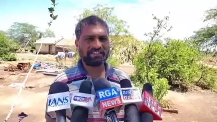 ಚಿಕ್ಕೋಡಿ: ಬಾರಿಗಡ್ಡಿ ಗ್ರಾಮದಲ್ಲಿ ಮಳೆಗೆ ಕುಸಿದು ಬಿದ್ದ ಮನೆ, ಪರಿಹಾರ ನೀಡದಿದ್ದರೆ ವಿಷ ಸೇವಿಸುವ ಎಚ್ಚರಿಕೆ ನೀಡಿದ ಸಂತ್ರಸ್ತ ಕರೆಪ್ಪ