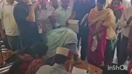 टिहरा सुजानपुर: विधायक कै.रणजीत सिंह ने घर द्वार कार्यक्रम के तहत सरकाड पंचायत घर में सुनी लोगों की जनसमस्याएं