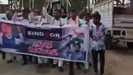 इटवा: बुढऊ चौराहे पर भाजपा की ओर से निकाली गई भारत शौर्य तिरंगा यात्रा, इटवा मंडल अध्यक्ष रहे मौजूद