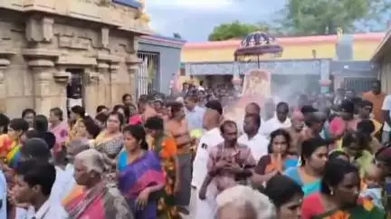 ஆலங்குடி: நாமபுரீஸ்வரர் ஆலயத்தில் சிறப்பு வழிபாட்டில் பக்தர்களுக்கு காட்சியளித்த சிவபெருமான் ஏராளமான பக்தர்கள் பங்கேற்பு