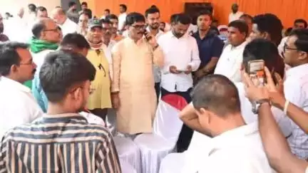 गोमिया: मुरुबंदा में मंत्री ने ग्रामीणों की समस्याएं सुनीं, अधिकारियों को समाधान के निर्देश दिए