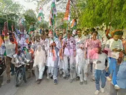 जेरोन मंडल में निकाली गई तिरंगा यात्रा, पूर्व विधायक डॉक्टर शिशुपाल यादव हुए शामिल।