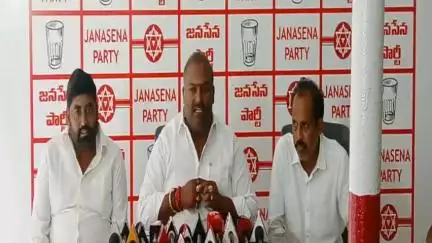 సినీ పరిశ్రమను నిర్వీర్యం చేసిన మాజీ మంత్రి పేర్ని నాని: ఎలమంచిలి ఎమ్మెల్యే సుందారపు విజయ్ కుమార్