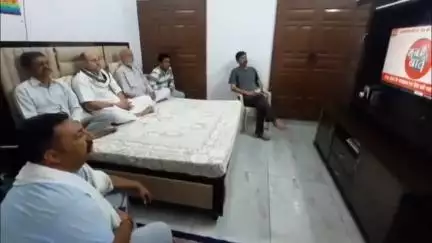 गगरेट: प्रदेश भाजपा सचिव एवं पूर्व विधायक राजेश ठाकुर ने दौलतपुर चौक में कार्यकर्त्ताओं के साथ सुना 'मन की बात' कार्यक्रम