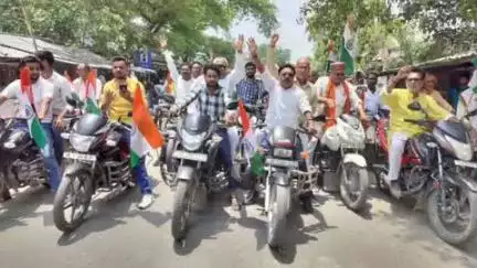 कटेया: सोहनरिया बाजार में भाजपा कार्यकर्ताओं ने ऑपरेशन सिंदूर की सफलता पर निकाली तिरंगा यात्रा