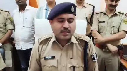 लाखो थानान्तर्गत दिनांक 09.04.25 को पनसल्ला ढाला के पास अज्ञात अपराधकर्मियों के द्वारा एक व्यक्ति राहुल पोद्दार की गोली मारकर की गयी हत्या एवं लूट मामलें का पुलिस टीम एवं जिला आसूचना इकाई के द्वारा किया गया उद्भेदन। 03 अपराधकर्मी गिरफ्तार।