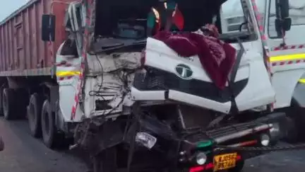 सिकराय: कोलवा थाना क्षेत्र में कार-ट्रेलर की भिड़ंत, युवक की मौत, बालाजी क्षेत्र हाईवे पर ट्रक-ट्रेलर भिड़े, ड्राइवर हुआ घायल