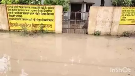 गदरपुर: पालिकाध्यक्ष व वार्ड सभासद के दावों की खुली पोल, ब्लॉक कार्यालय के पास नहीं हुई नालियों की सफाई #jansamasya
