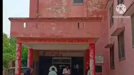 मेजा: #accident मिश्रपुर गांव के सामने ट्रैक्टर ने बाइक में मारी जोरदार टक्कर, हालत गंभीर, इलाज के लिए शहर रेफर।