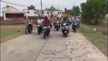 भीमपुर: भीमपुर में युवाओं ने निकाली तिरंगा बाइक रैली, भारत माता की जय और पाकिस्तान के खिलाफ की नारेबाजी