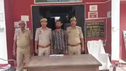 नरैनी: थाना कालिंजर पुलिस ने सोलर पंप मोटर केबिल स्टार्टर चोरी करने वाले वांछित अभियुक्त को अवैध तमंचे के साथ किया गिरफ्तार